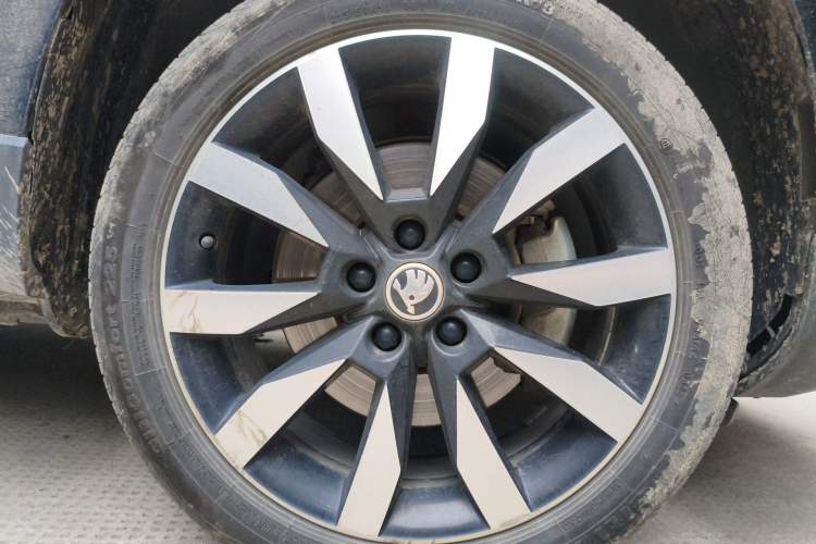 Used Skoda Karoq 2021 TSI280 Luxury Edition Right Front Wheel Hub