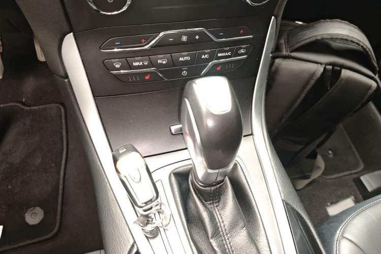 Used Ford Edge 2015 2.0T GTDi 4x4 High-Grade Model Gear Lever