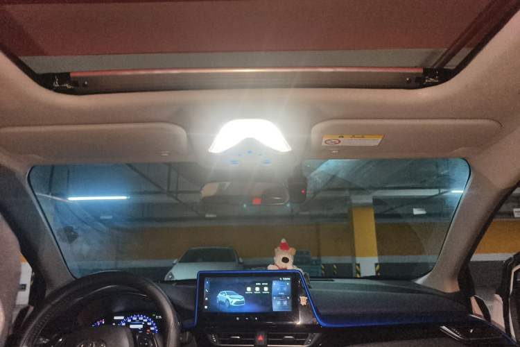 Used Toyota C-HR 2023 2.0L Luxury Edition Headliner