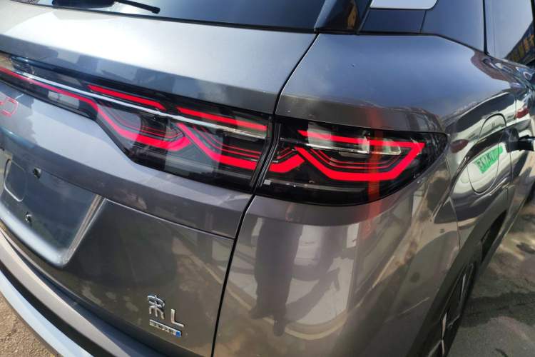 Used BYD Song L DM-i 2025 Intelligent Driving Version 160 km Excellence Edition Right Rear Taillight