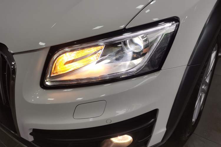 Used Audi Q5 2018 Collector's Edition 40 TFSI Technology Model