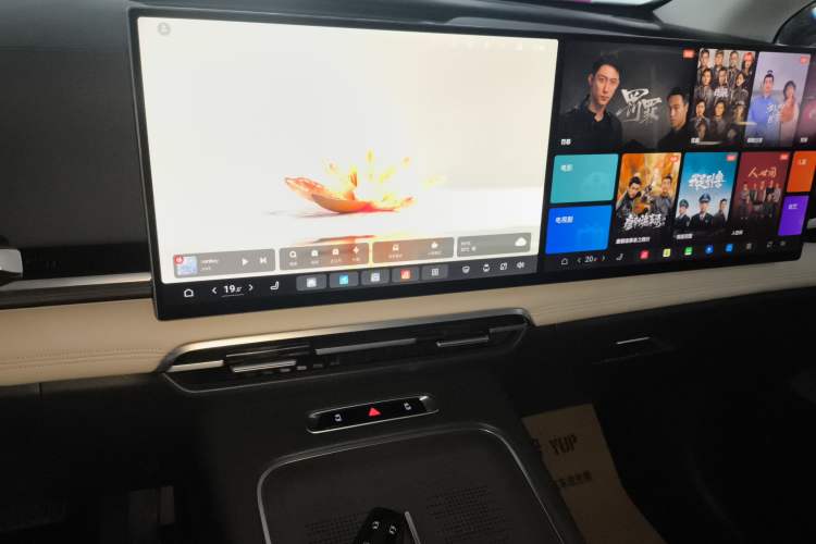 Used VOYAH Dream 2025 PHEV Four-Wheel-Drive Flagship Kunpeng Edition
