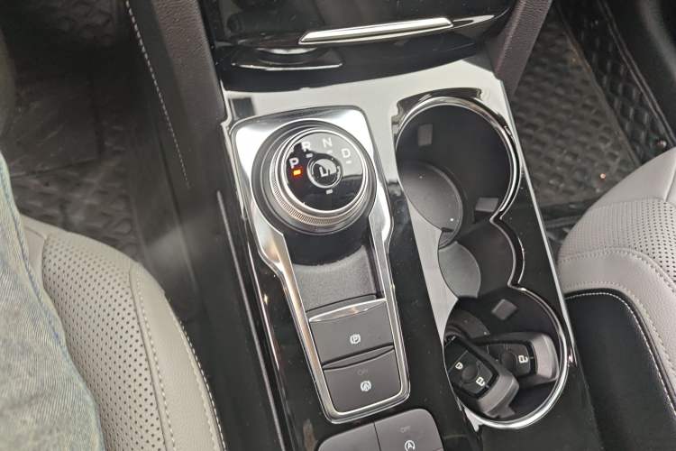 Used Ford Escape 2020 EcoBoost 245 Two-Wheel-Drive Titanium Edition
