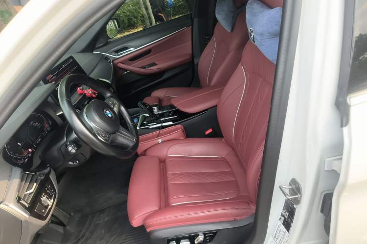 Used BMW 5 Series 2023 530Li Luxury Edition M Sport Package Left Front Seat