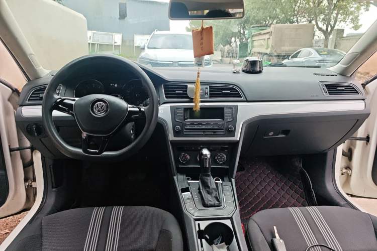 Used Volkswagen Lamando 2017 230TSI DSG Fashion Edition Center Console