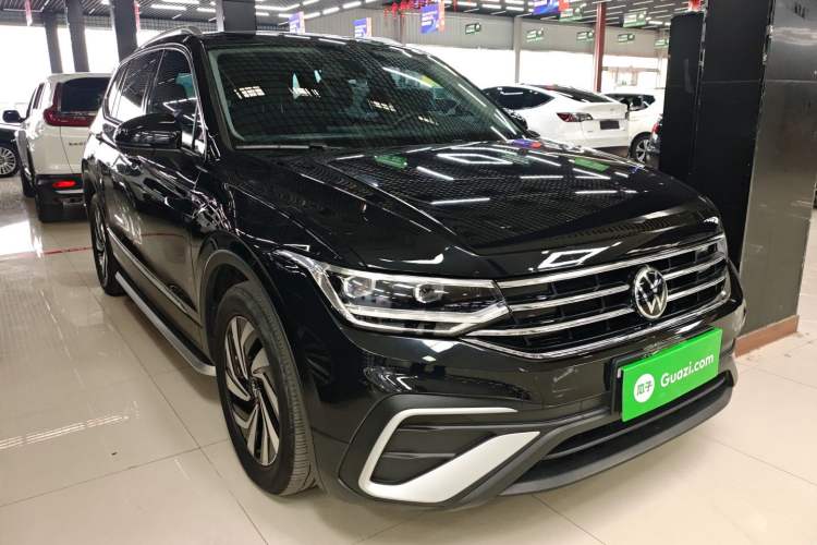 Used Volkswagen Tiguan L 2022 330TSI Automatic Two-Wheel Drive Smart Edition Front Right 45 Deg