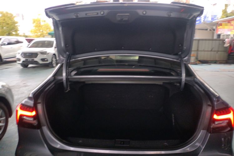 Used Roewe i6 MAX 2020 300TGI Automatic Supreme Edition with Cool Sunroof and Advanced Driving Features