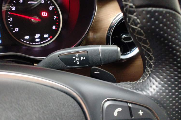 Used Mercedes-Benz V-Class 2022 V 260 L Long Wheelbase Prestige Edition Gear Lever