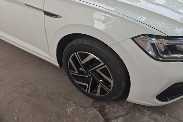 Used Volkswagen Sagitar 2025 Revised 300TSI DSG Excellence Edition Right Front Wheel Hub