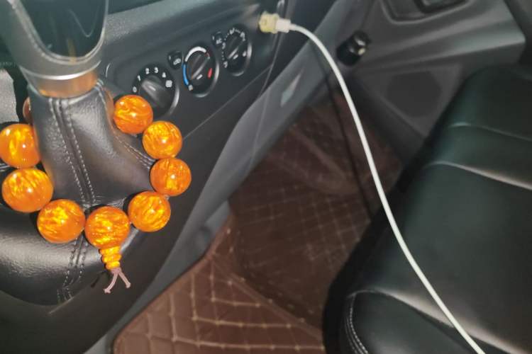 Used Ford Transit 2017 2.0T Diesel Van Mid-Chassis Mid-Roof China IV Standard