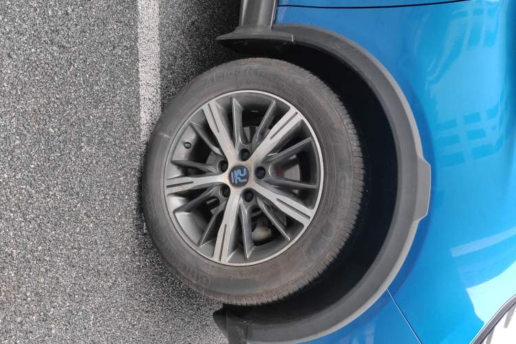 Used BYD Yuan New Energy 2018 EV360 Smart Connected Cool Model Right Front Wheel Hub