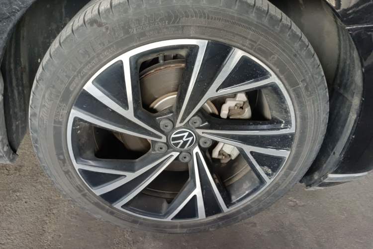 Used Volkswagen Magotan 2020 330TSI DSG Luxury Edition Right Front Wheel Hub