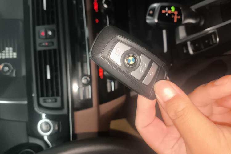 Used BMW 5 Series 2014 520Li Elegant Model
