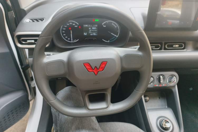 Used Wuling Hongguang New Energy 2024 All-Electric Model 300KM Standard Version Steering Wheel