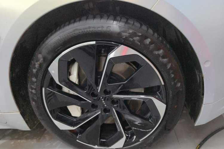 Used Zeekr 001 2024 WE Edition 95 kWh All-Wheel Drive Right Front Wheel Hub