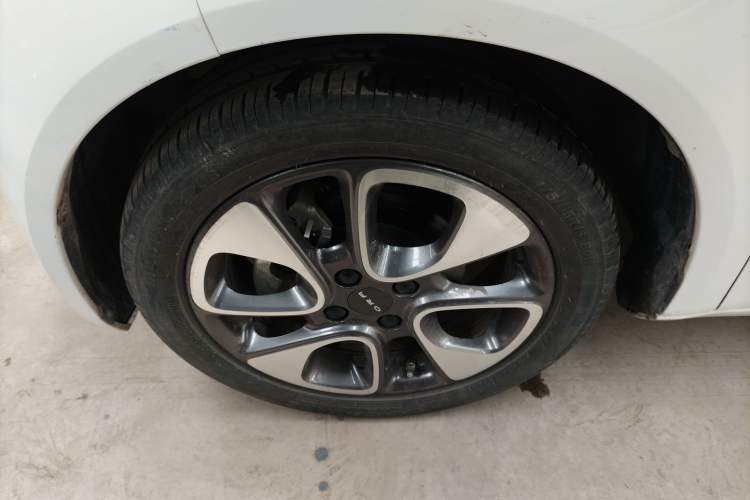 Used ORA White Cat 2020 305 km Luxury Version Left Front Wheel Hub