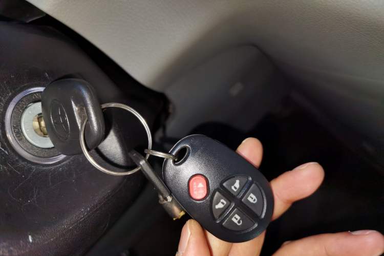 Used Toyota SIENNA 2019 3.5L Four-Wheel Drive LE Version 7 Seats – Canadian Edition
