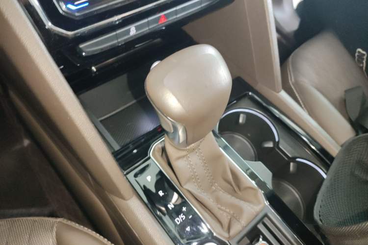 Used Volkswagen Viloran 2020 330TSI Business Edition Gear Lever