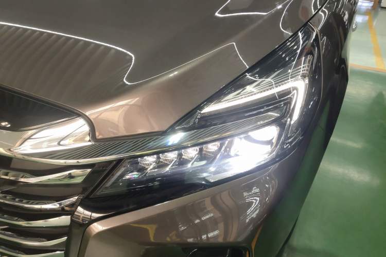 Used Buick GL8 2023 Facelifted Land Cruiser Executive Luxury Version Left Front Headlight