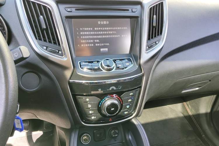 Used CHANGAN CS75 2014 2.0L Manual Luxury Version China IV Standard
