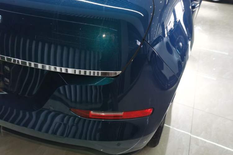 Used ORA Good Cat 2022 Morandi Edition 400km Standard Range Luxury Version Lithium-Ion Battery Right Rear Taillight