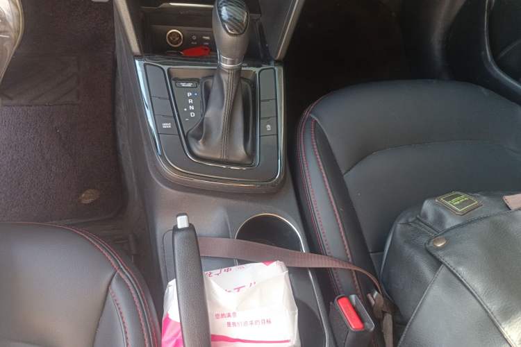 Used Hyundai Elantra (6th Generation / Lingdong) 2018 1.4T Dual-Clutch Xuan Dong · Dynamic Edition Gear Lever