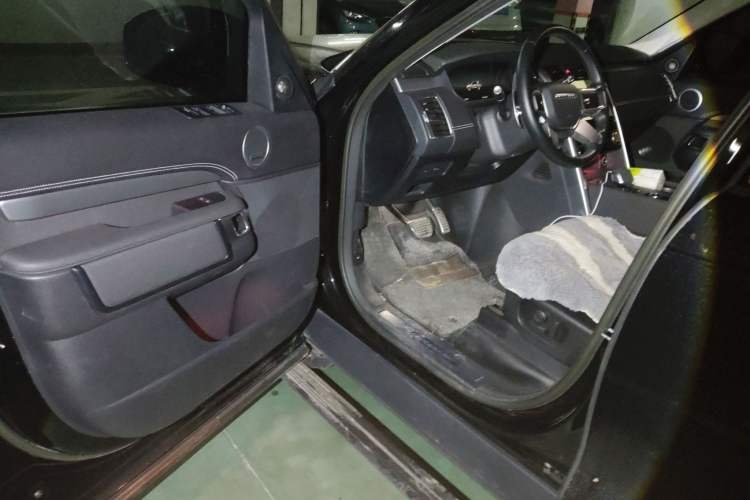 Used Land Rover Discovery 2023 Revised Version 360 PS R-Dynamic S Driver Seat