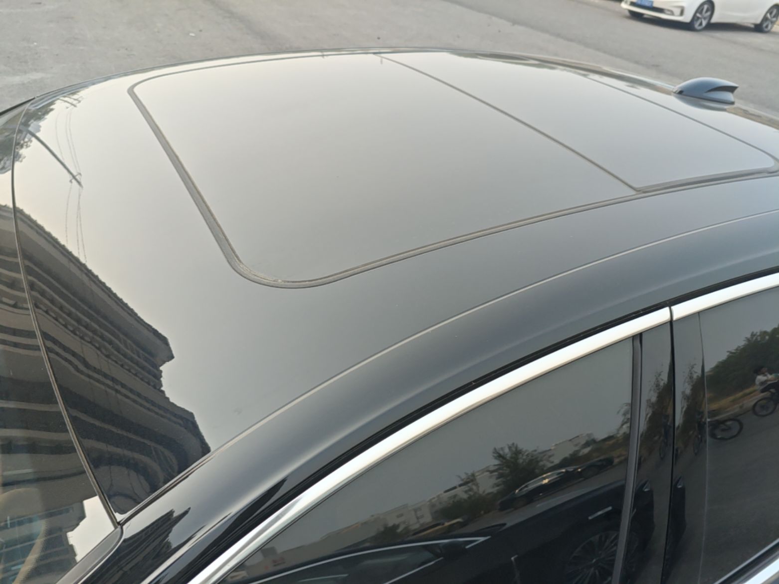 Hongqi H9 2025 Model Facelifted 2.0T Two-Wheel Drive Flag-Style Luxury Business Edition, 5 Seats - Chinese Trim Xiang — снимка 7