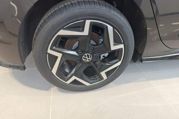 Used Volkswagen Golf 2025 Facelifted II 300TSI R-Line