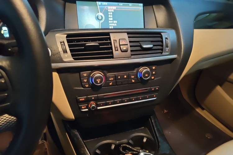 Used BMW X3  Audio And AC Panel