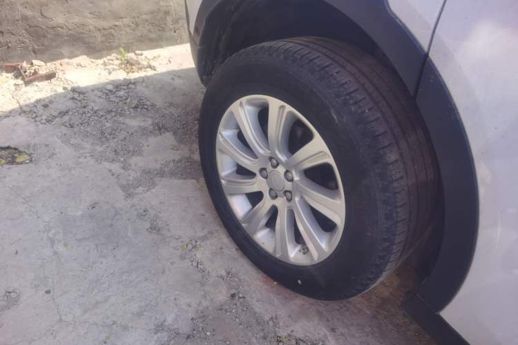 Used Land Rover Discovery Sport 2018 240 PS PURE Edition Right Rear Wheel Hub