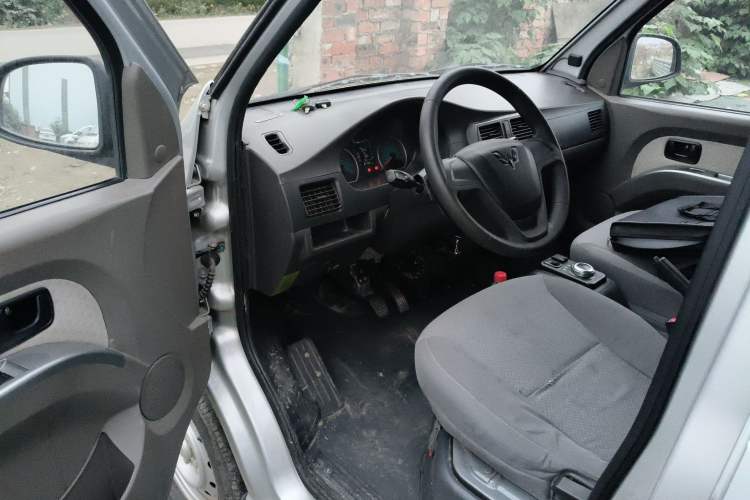 Used Wuling EV50 2021 Van Logistics Vehicle Huishitong Penghui 43.2kWh Tongyu Electric Control System
