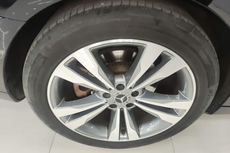 Used Mercedes-Benz S-Class 2020 S 350 L Exclusive Edition Prestige Collection Right Rear Wheel Hub