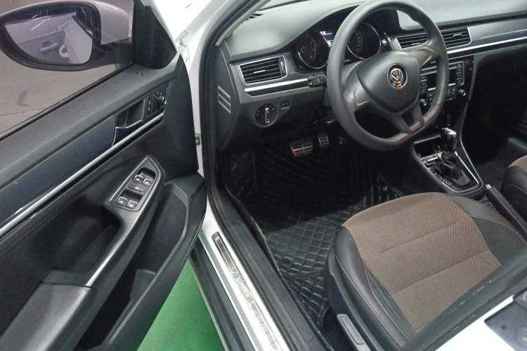 Used Volkswagen C-TREK 2017 230TSI DSG Comfort Version Driver Seat