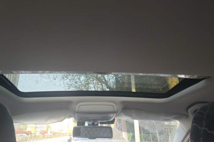 Used Volkswagen Sagitar 2015 230TSI Automatic Luxury Model Headliner