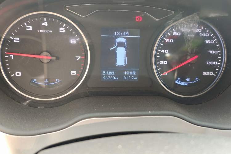 Used JAC Refine M4 2017 2.0T Manual Comfort Version Odometer Close Up