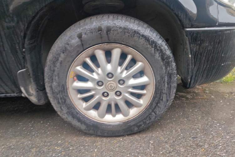 Used Chrysler Grand Voyager 2012 3.0L Classic Edition Right Front Wheel Hub