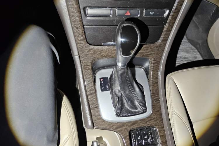 Used Ford Mondeo 2011 2.0L GTDi 200 Luxury Edition Gear Lever