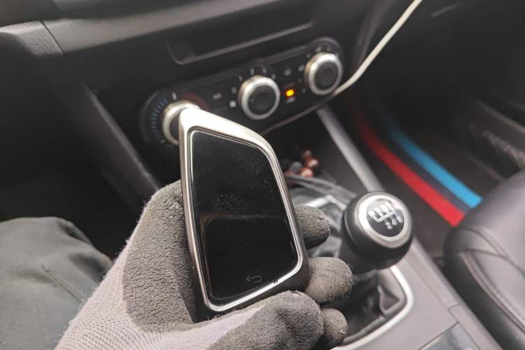 Used Mazda 3 Axela 2017 Sedan 1.5L Manual Comfort Model Emission Standard China V Vehicle Key