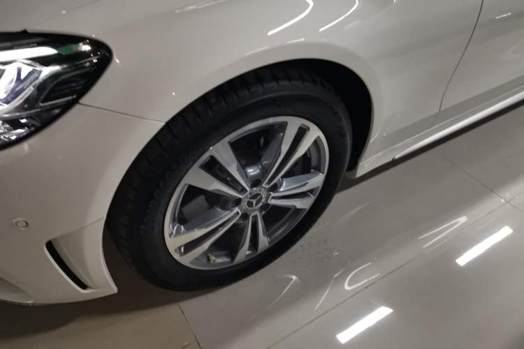 Used Mercedes-Benz C-Class 2021 C 200 L Fashion Edition Sport Version Left Front Wheel Hub