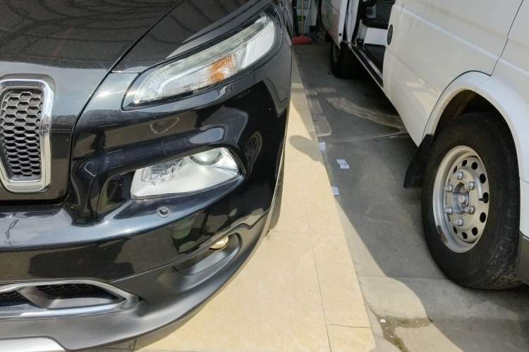 Used Jeep Cherokee 2020 2.0L Two-Wheel Drive Classic Sports Edition