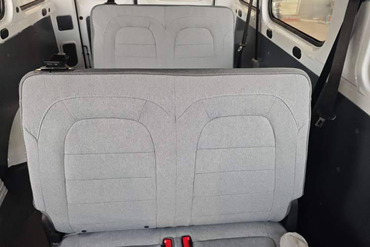 Used Wuling Yangguang 2025 Model 400km Bus Edition—Comfort Edition