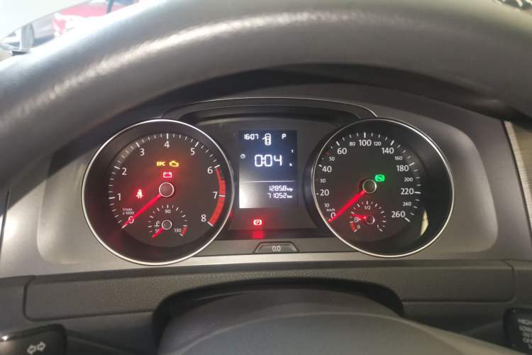 Used Volkswagen Golf 2016 1.6L Automatic Fashion Model Instrument Cluster