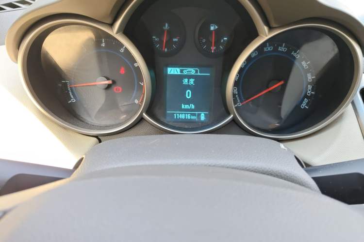 Used Chevrolet Cruze 2015 1.5L Classic SE MT Odometer Close Up