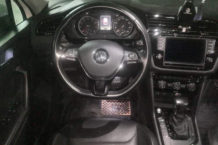 Used Volkswagen Tiguan L 2017 330TSI Automatic Two-Wheel Drive Luxury Edition