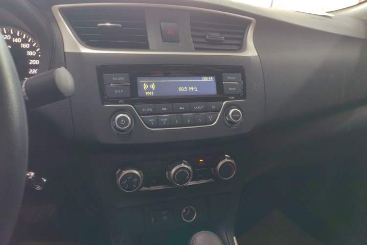 Used Nissan Sylphy 2022 Classic 1.6XE CVT Comfort Edition Audio And AC Panel