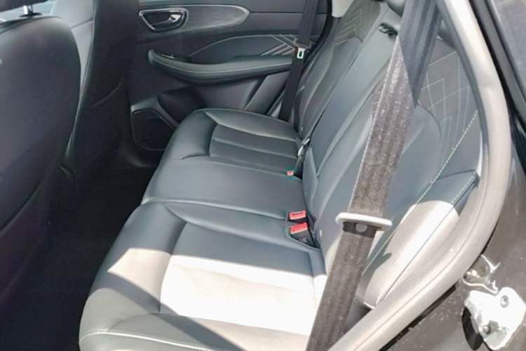 Used Roewe RX5 2023 PLUS 330TGI Automatic Trendsetting Smart Edition
