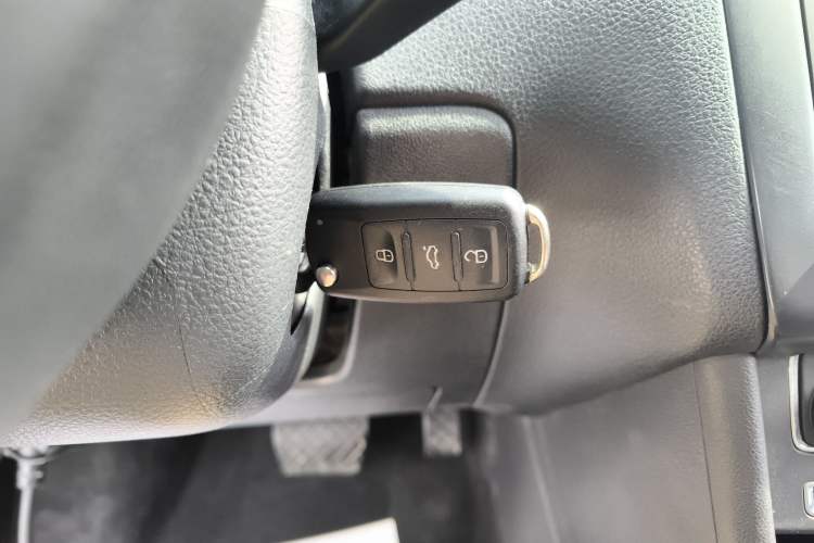 Used Volkswagen Polo 2014 1.6L Automatic Comfort Edition Interior 1