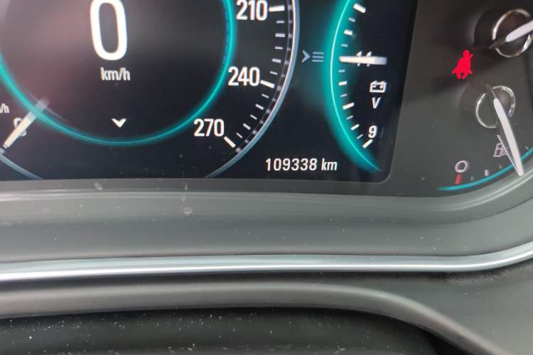 Used Buick Regal 2015 1.6T Elite Tech Model Odometer Close Up