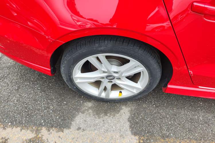 Used Audi A3 2019 Limousine 35 TFSI Fashion Edition China VI Emission Standard Right Rear Wheel Hub